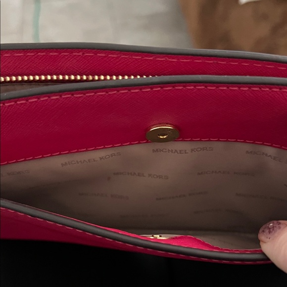 Michael Kors Fuchsia Crossbody Bag NWOT. - Picture 2 of 9